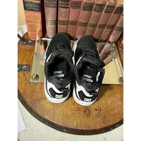 DC Vandium SE ADYS200067 Mens Black Suede Low Top Lace Up Skate Sneakers Shoes - Picture 7 of 10